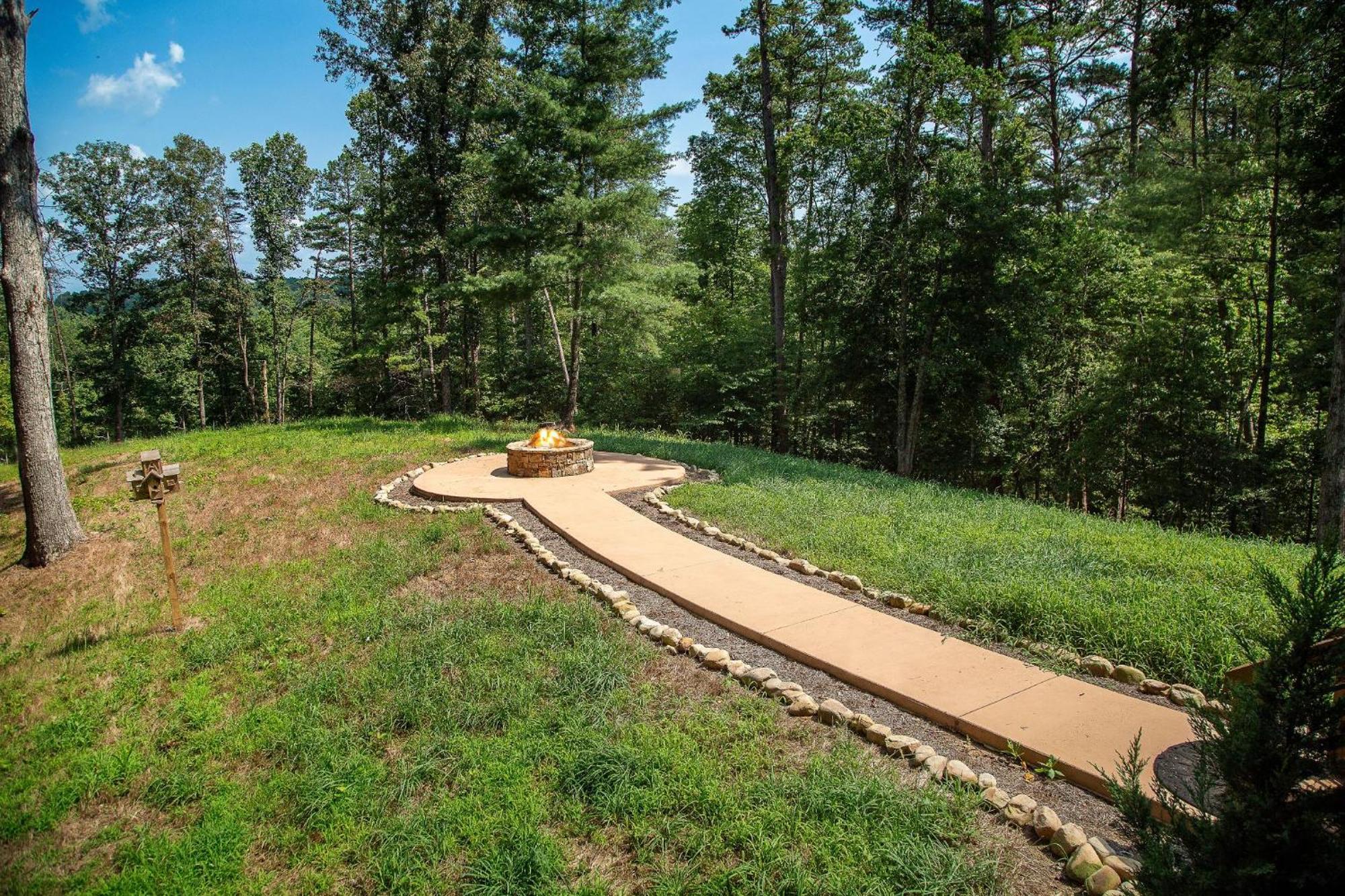 Adore The Smores Rustic Mountain Charm Outdoor Spaces And A Cozy Hot Tub Blue Ridge Extérieur photo